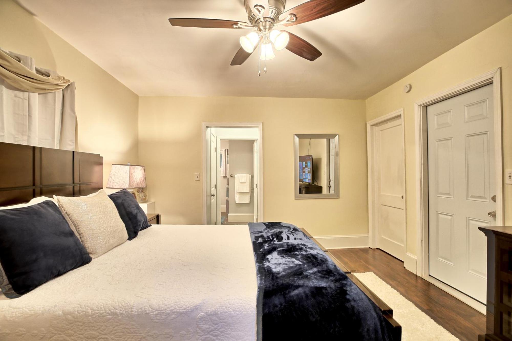 Relaxing, Comfortable, Private Bedroom Атланта Номер фото